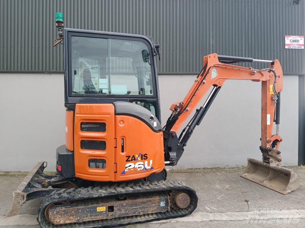 Hitachi ZX 26 U-6 Mini pelle < 7t