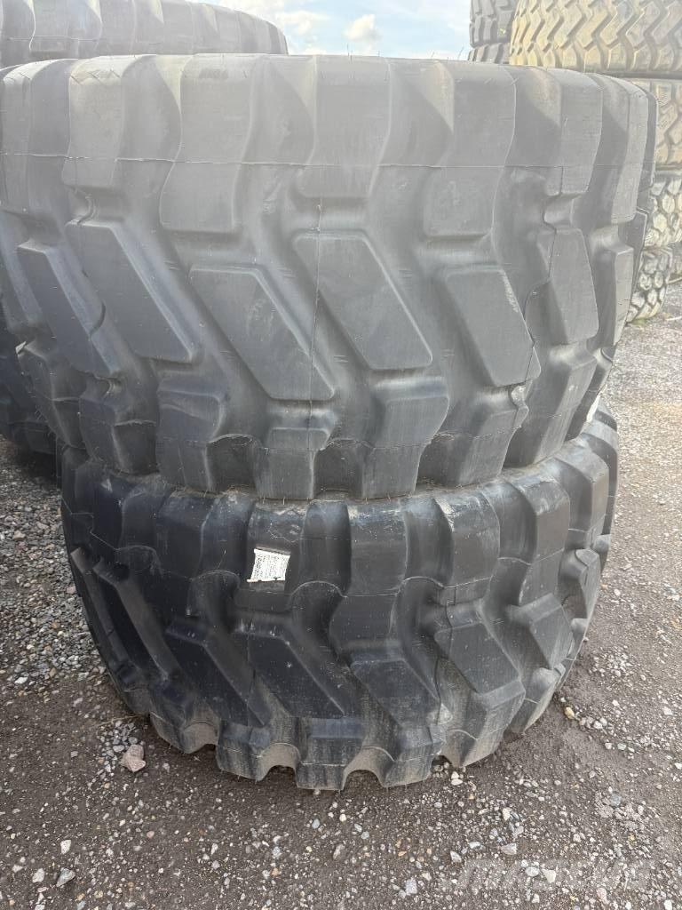Goodyear 750/65R25 Pneus, roues et jantes