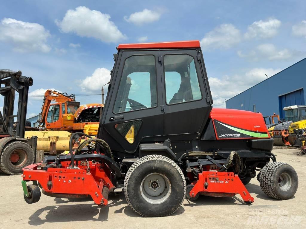Jacobsen AR250 Tondeuses montées