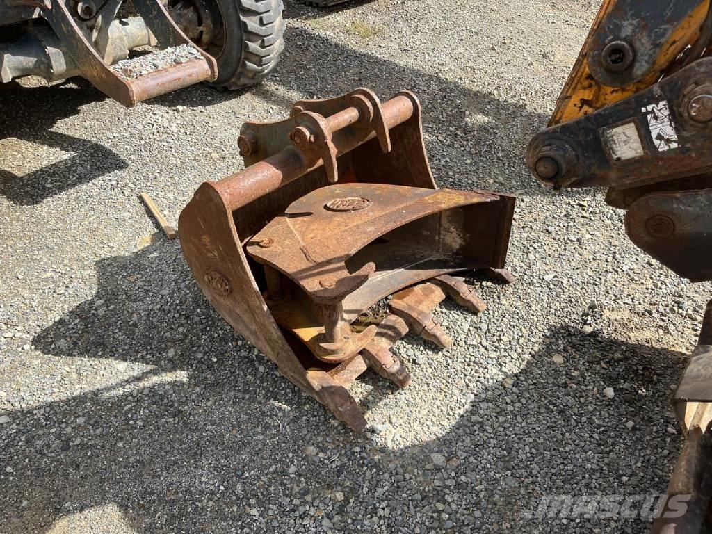 Hyundai R55W-9 Pelle sur pneus