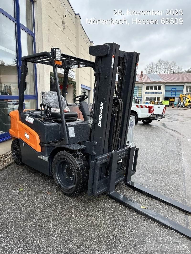 Doosan D30NXS Chariots diesel