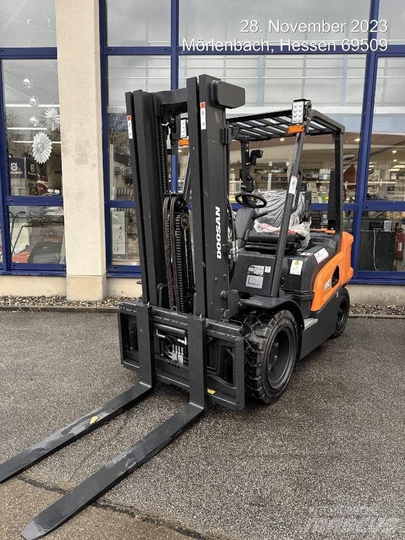 Doosan D30NXS Chariots diesel