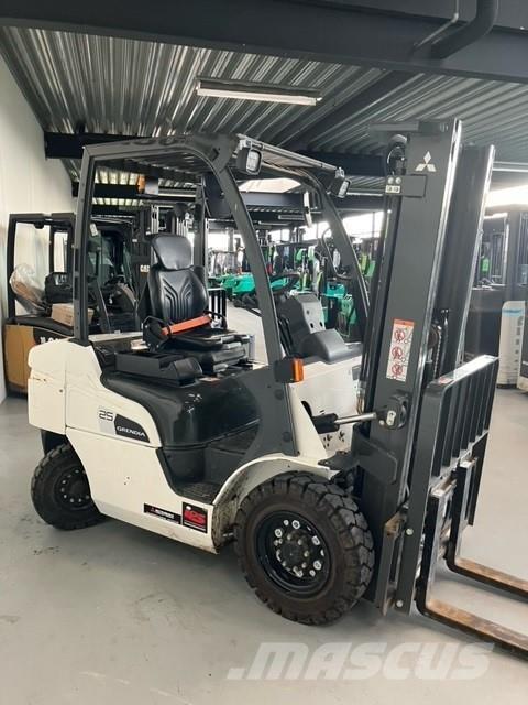 Mitsubishi FD25N3 Chariots diesel