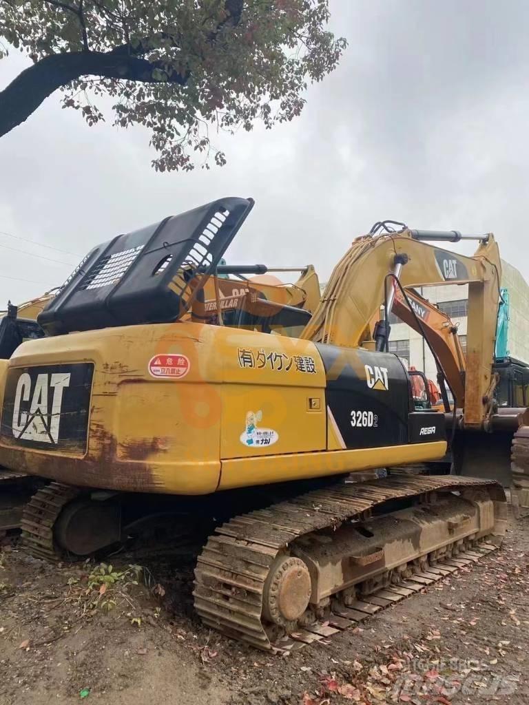 CAT 326 D2 Pelle sur chenilles