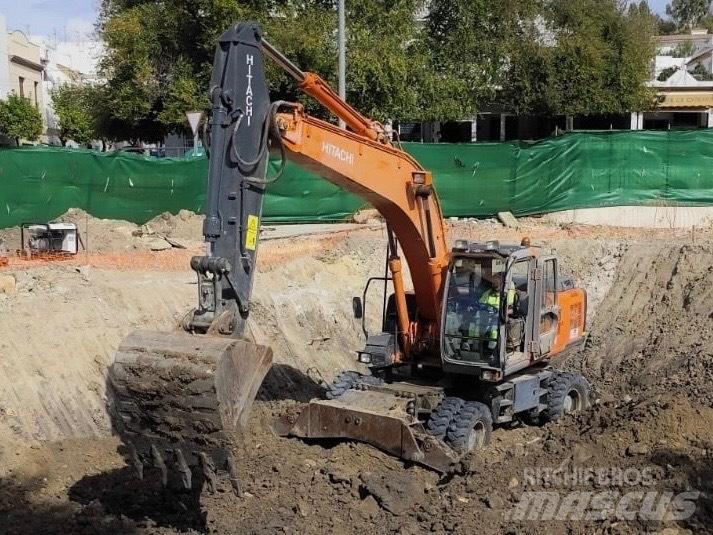 Hitachi ZX 210 W Pelle sur pneus