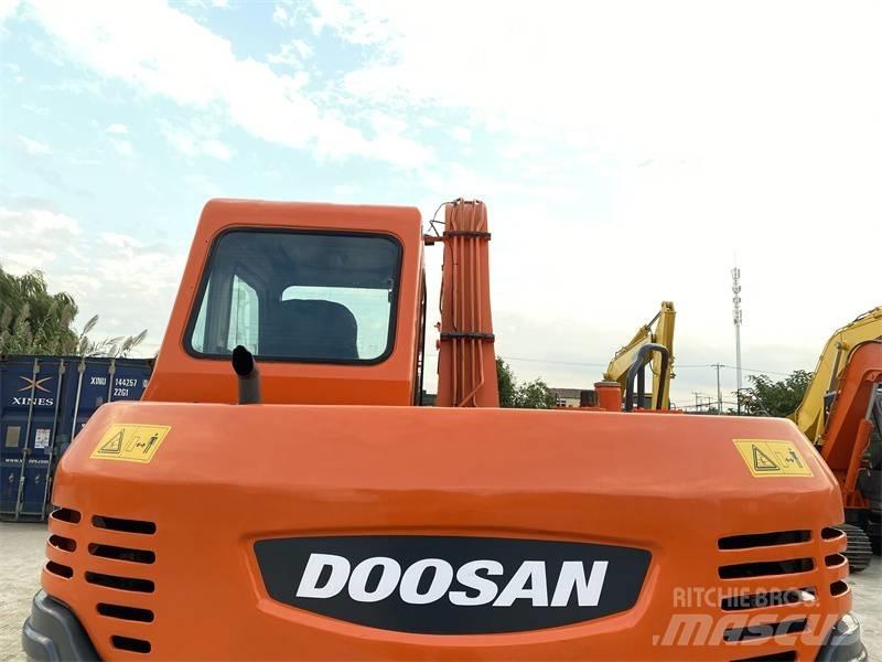 Doosan DH 80 Pelle sur chenilles