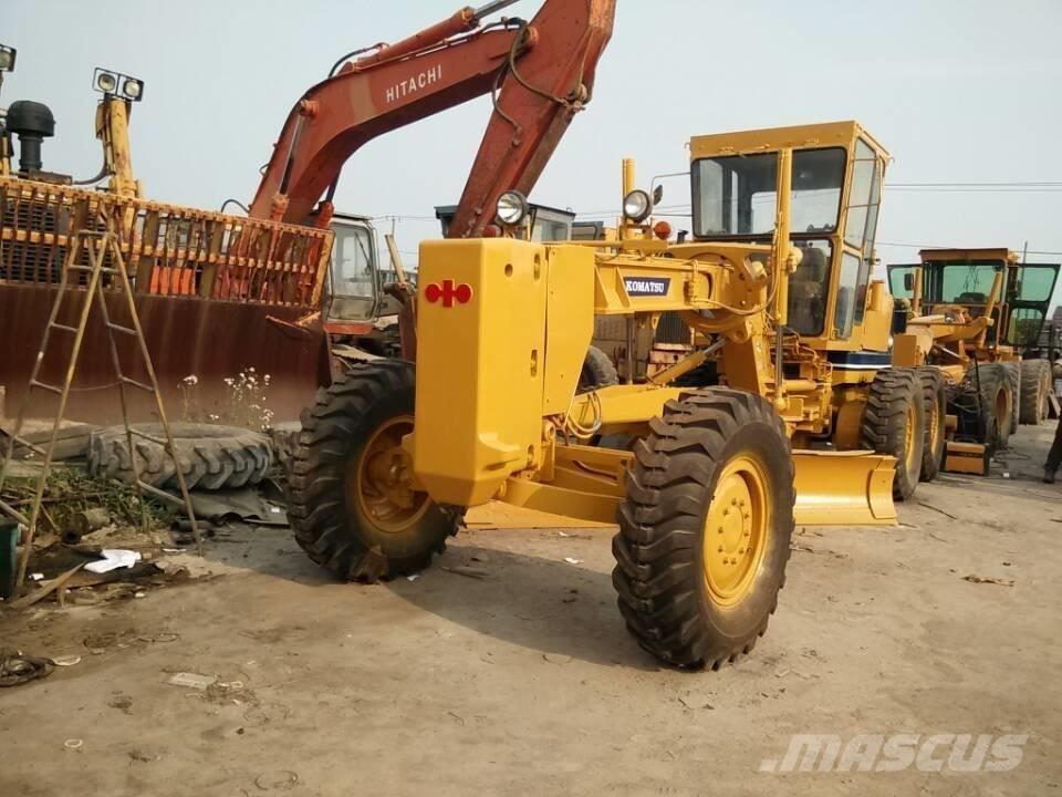 Komatsu GD 623 Niveleuse