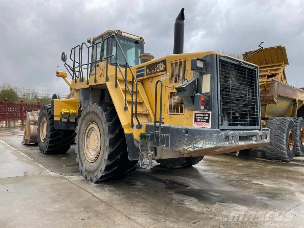 Komatsu WA 600-6 Chargeuse sur pneus