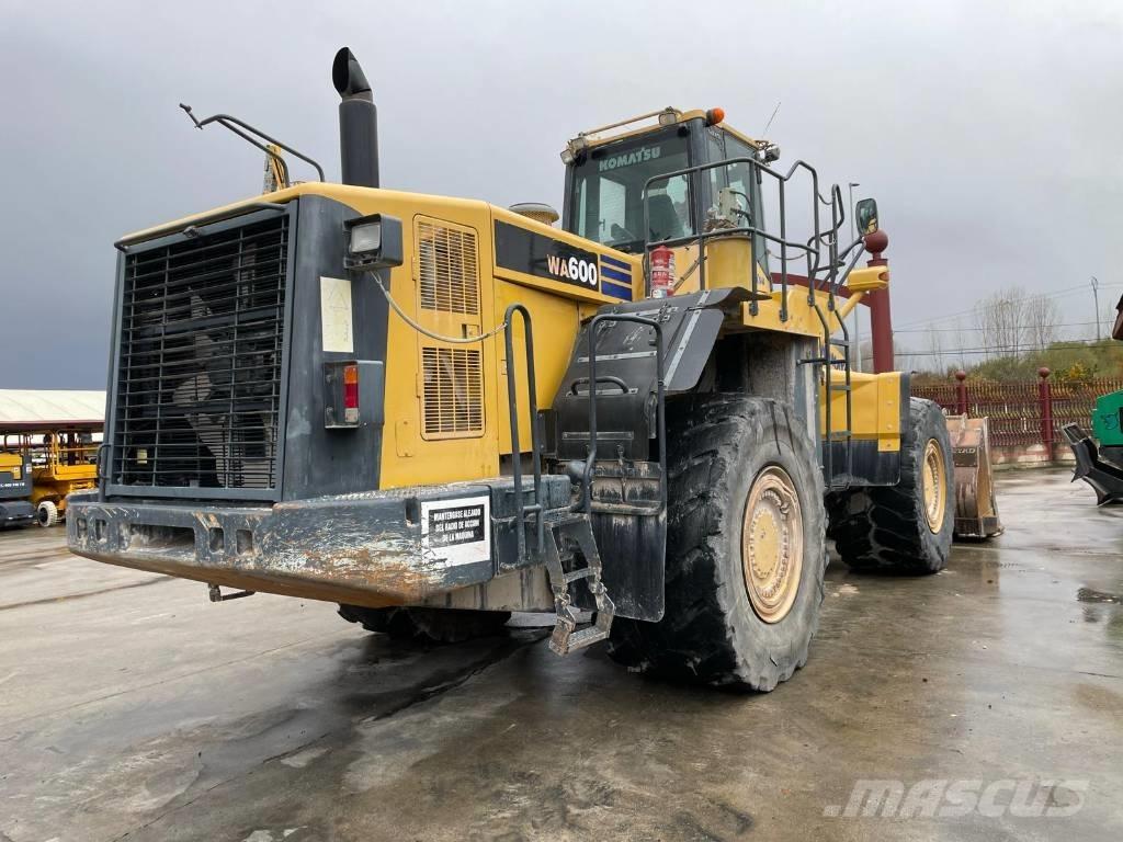 Komatsu WA 600-6 Chargeuse sur pneus