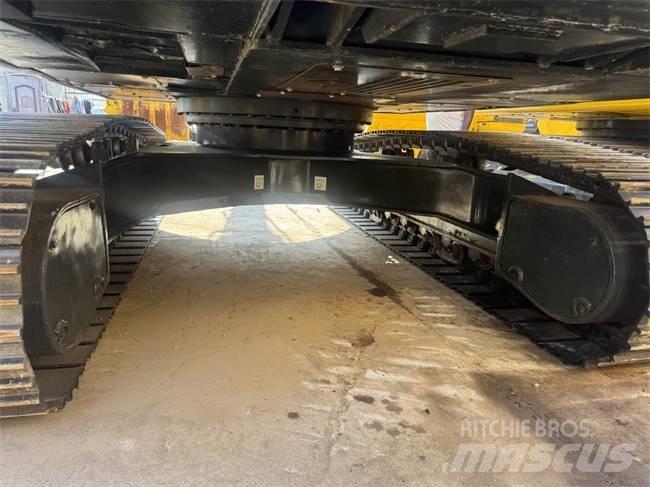 Hyundai Robex 220 LC Pelle sur chenilles