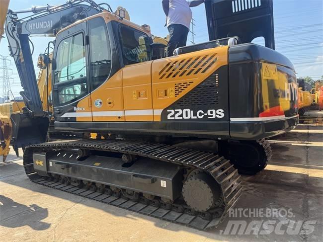 Hyundai Robex 220 LC Pelle sur chenilles