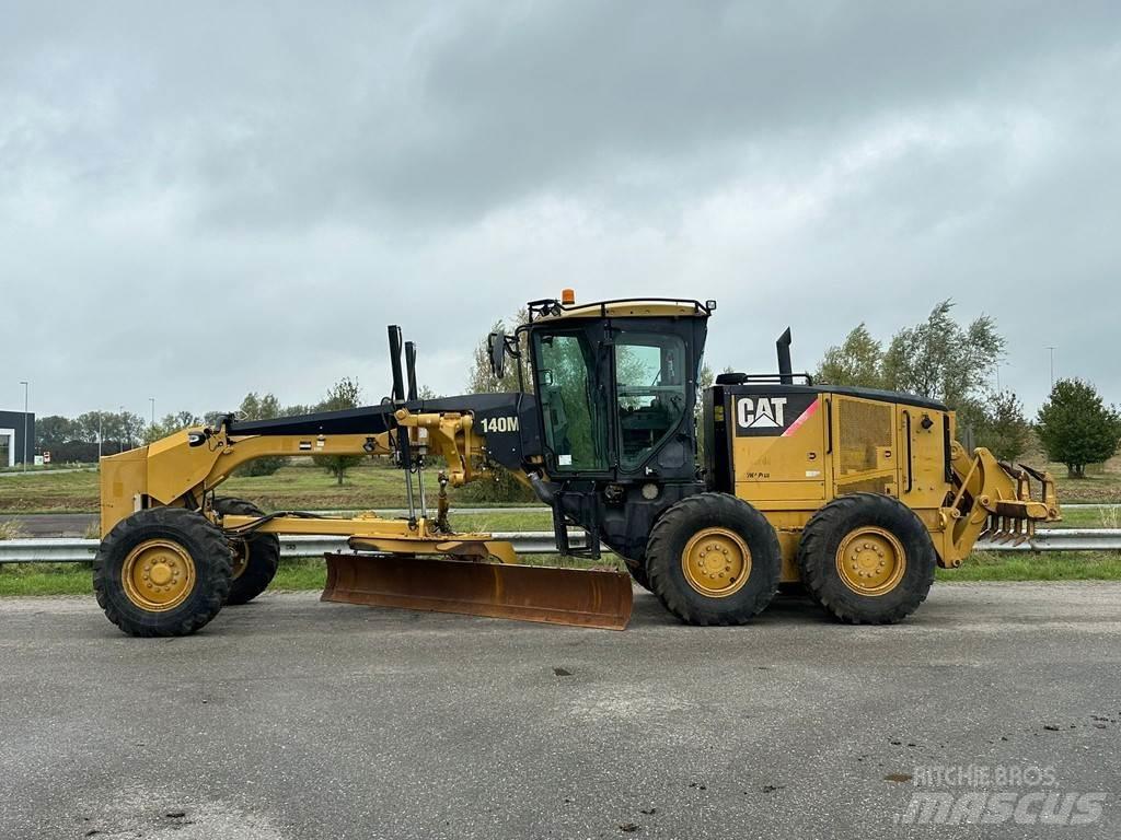CAT 140M Niveleuse