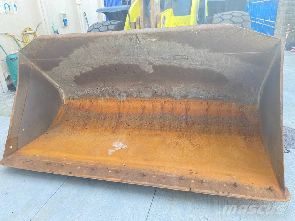 CASE 821G Chargeuse sur pneus