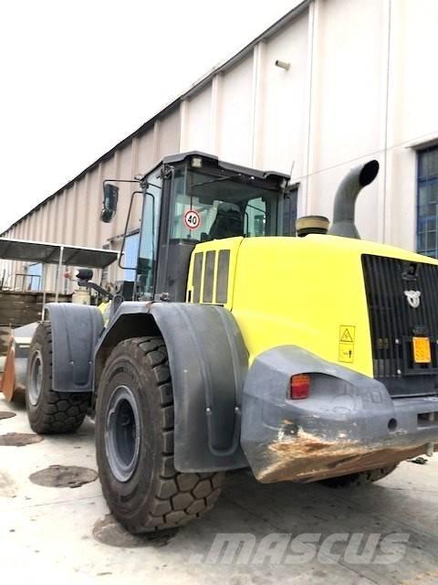 CASE 821G Chargeuse sur pneus