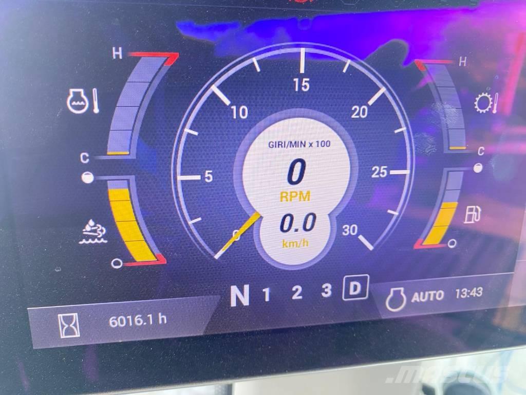 CASE 821G Chargeuse sur pneus