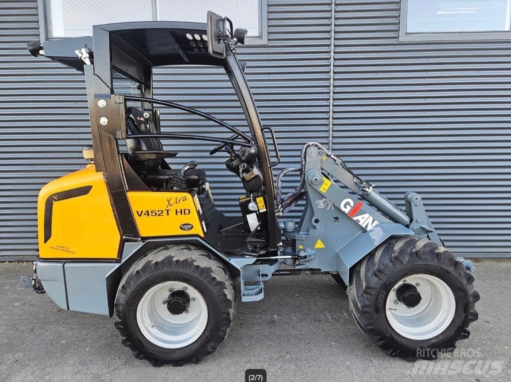 GiANT v452t hd x-tra Mini chargeuse