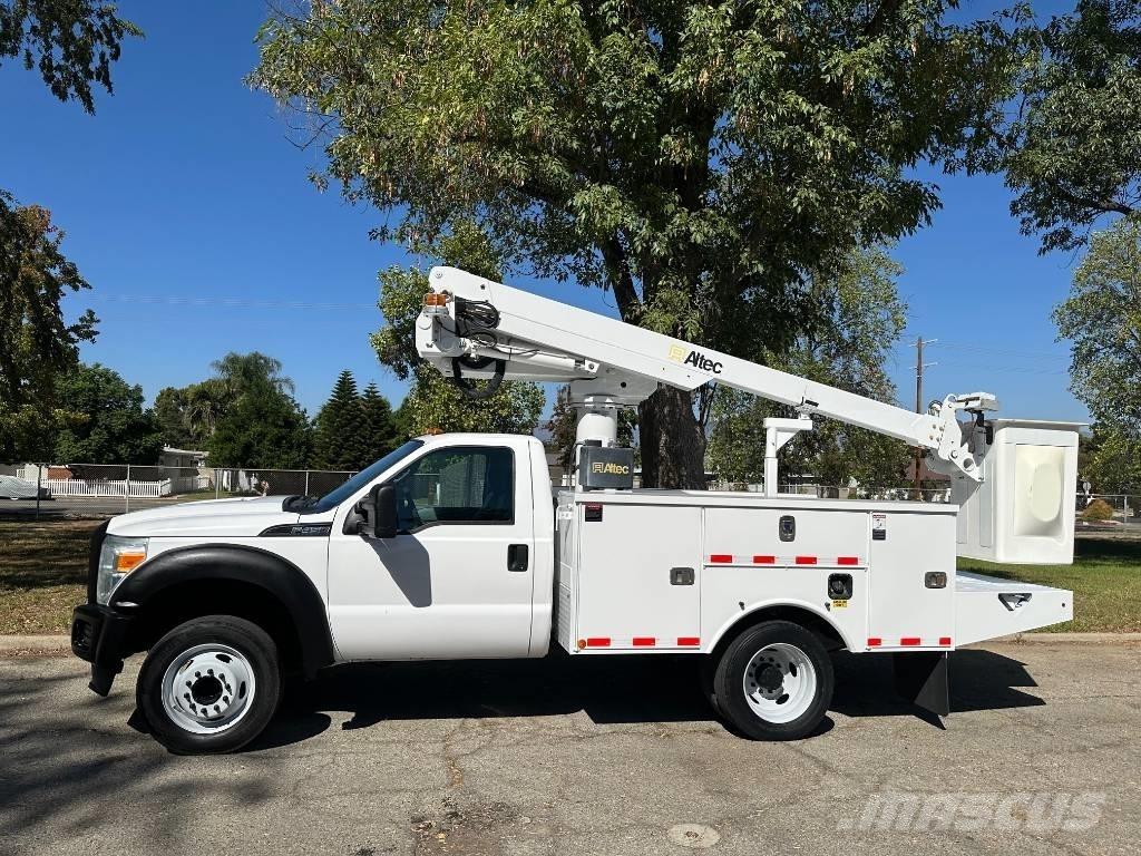 Altec AT 235 Camion nacelle