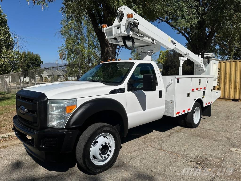 Altec AT 235 Camion nacelle