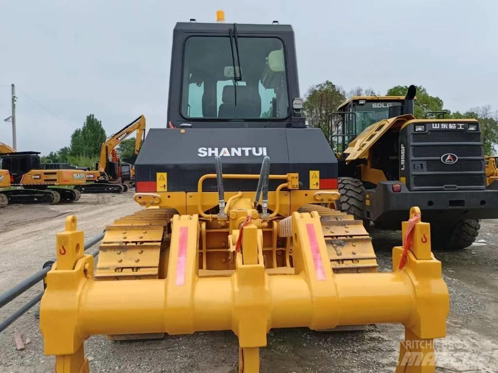 Shantui D16 Bouteurs sur chenilles
