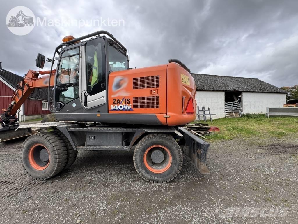 Hitachi ZX 140 W-3 Pelle sur pneus