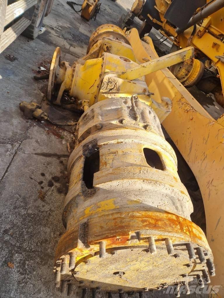 Komatsu KWA 055HD-4 Essieux