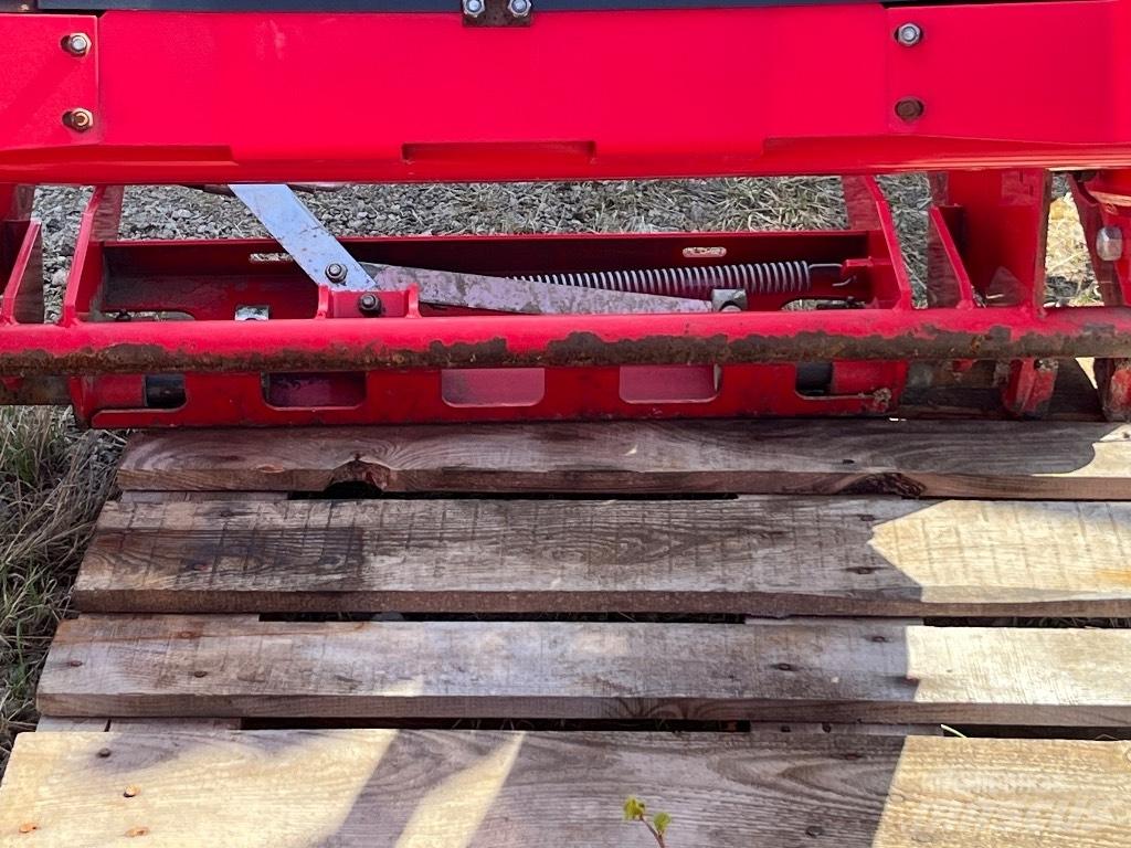 Massey Ferguson 945 Chargeur frontal, fourche