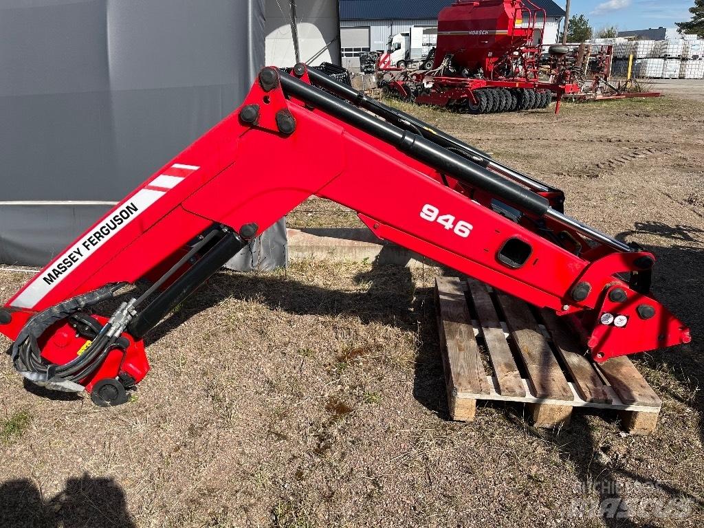 Massey Ferguson 945 Chargeur frontal, fourche