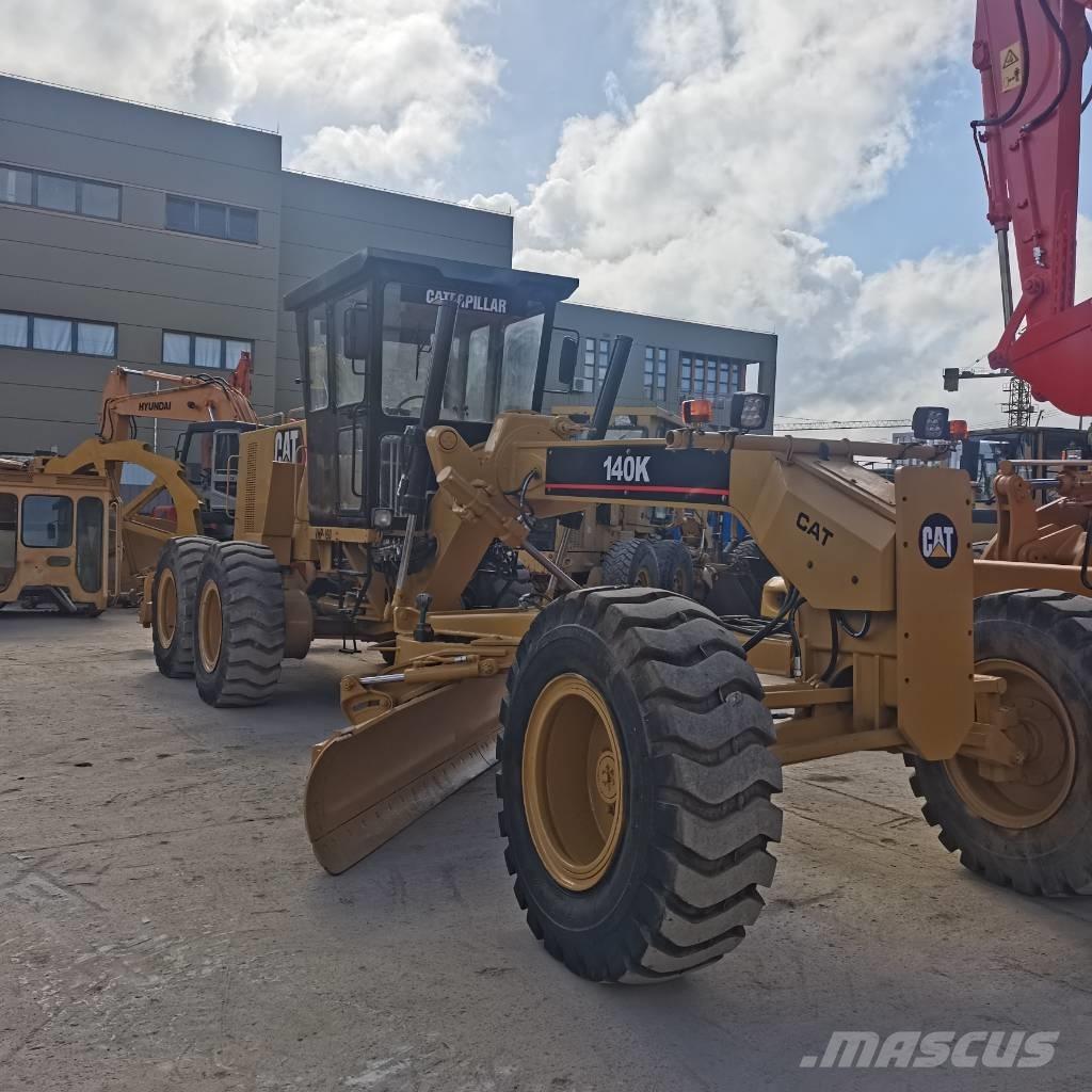 CAT 140k Niveleuse