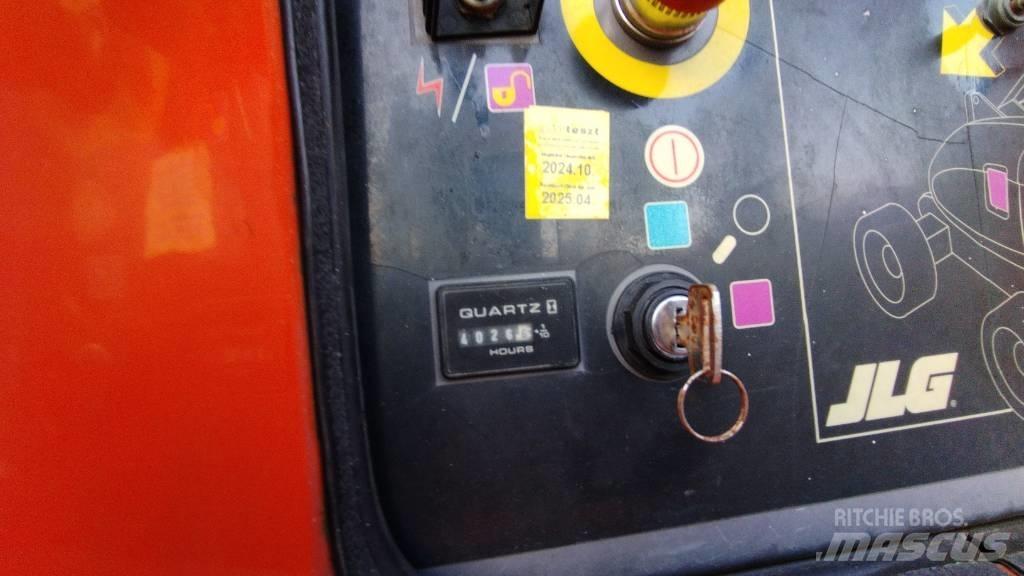 JLG 800 AJ Nacelles articulées
