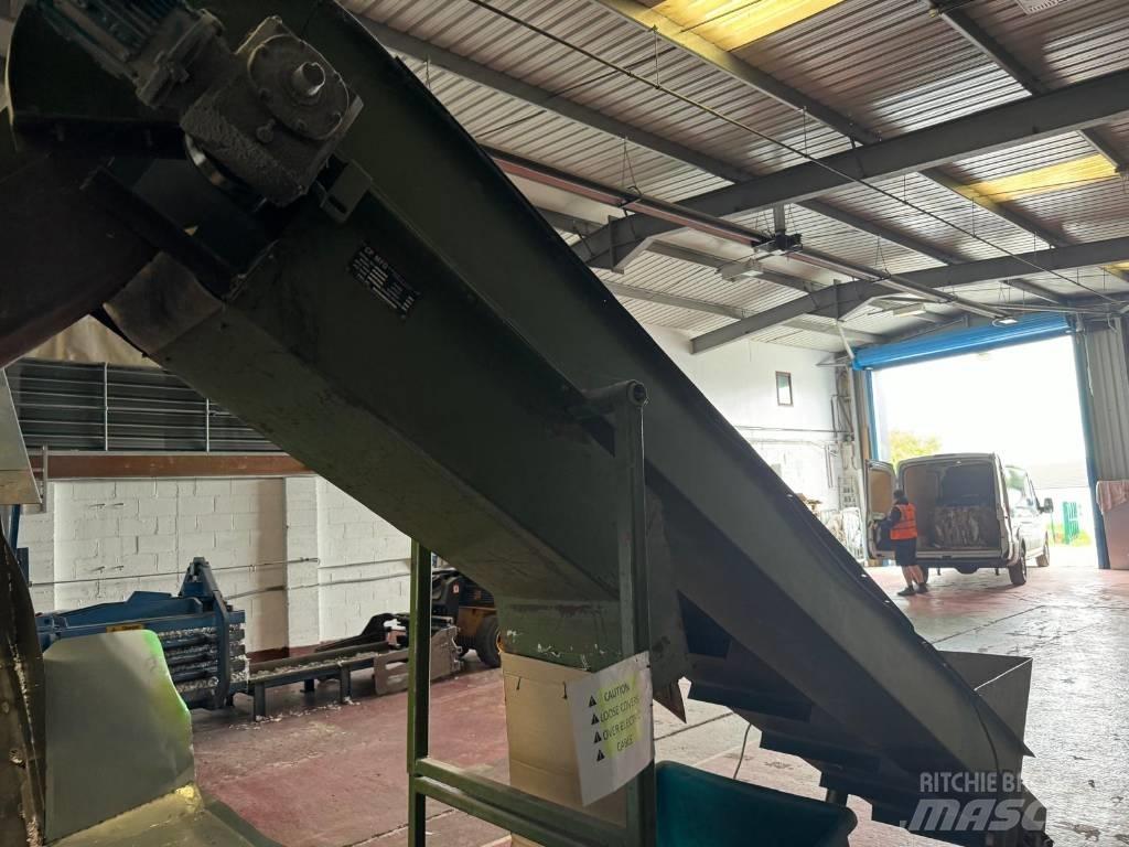  CP MFG 3000 Convoyeur