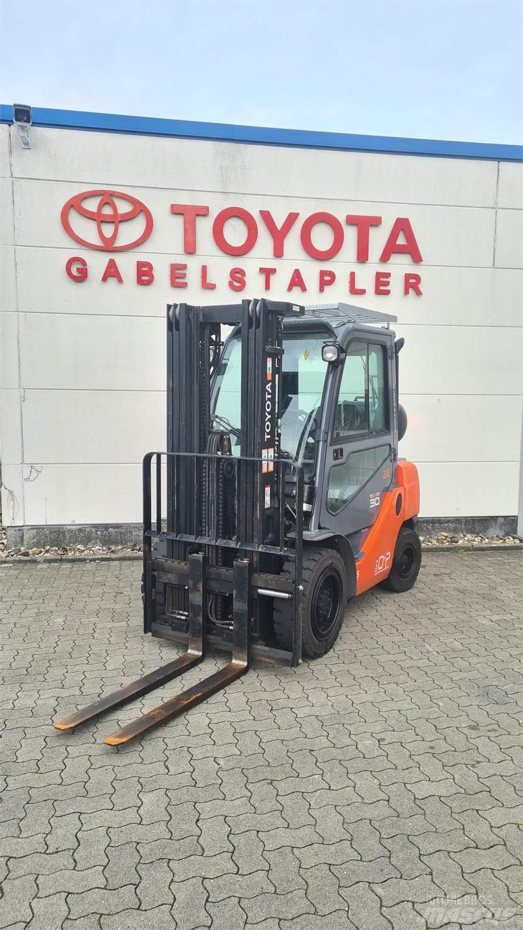 Toyota 02-8FGF30 Chariots GPL