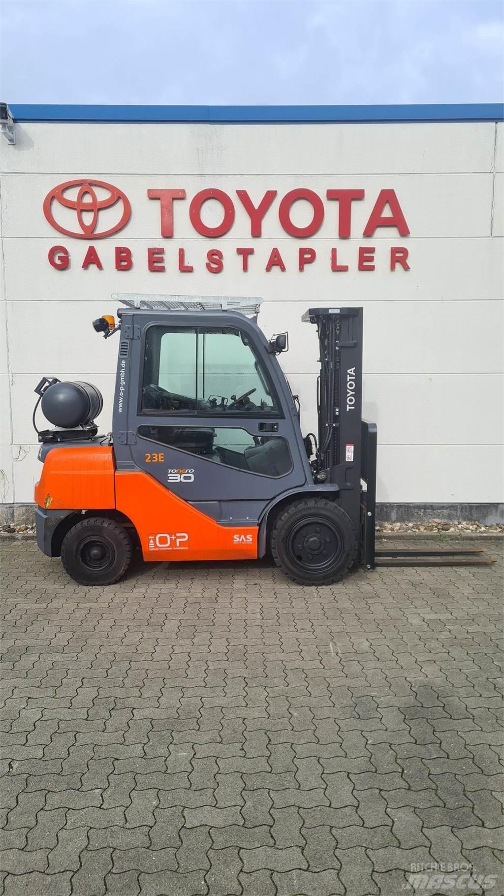 Toyota 02-8FGF30 Chariots GPL