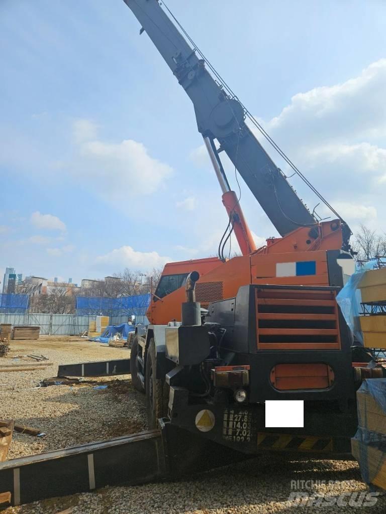 Komatsu LW 250 Grues mobiles