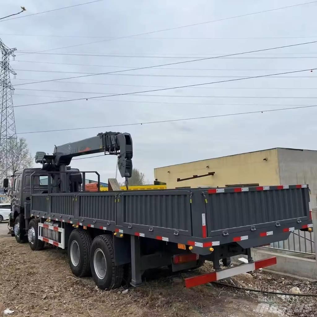 Howo 371 8x4 Camion plateau ridelle avec grue