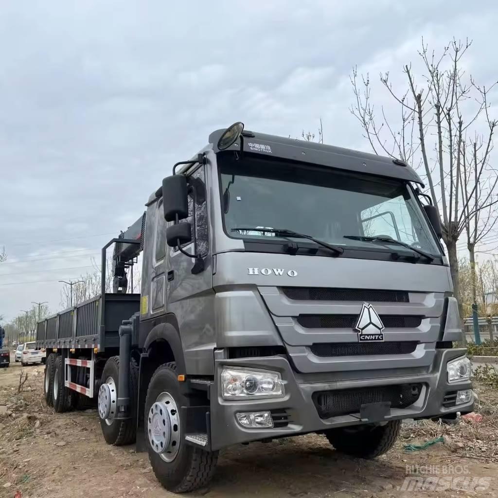 Howo 371 8x4 Camion plateau ridelle avec grue