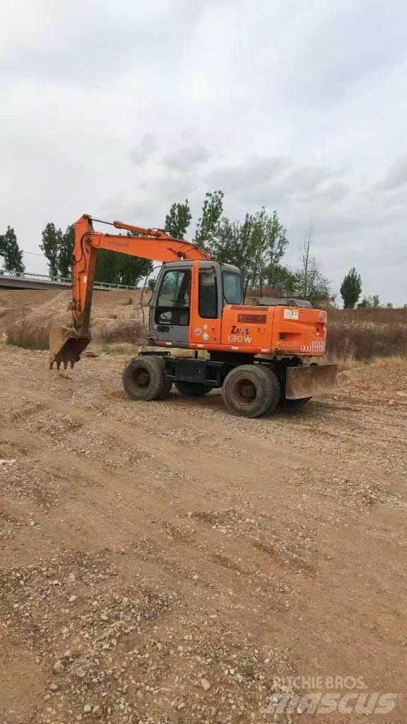 Hitachi ZX130W Pelle sur pneus