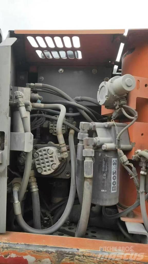 Hitachi ZX130W Pelle sur pneus