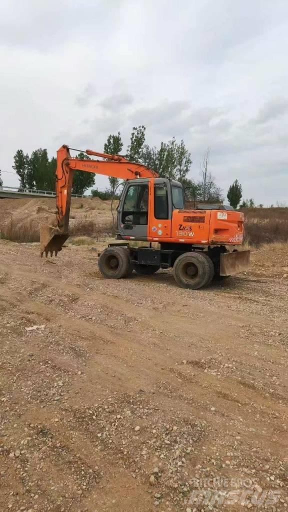 Hitachi ZX130W Pelle sur pneus