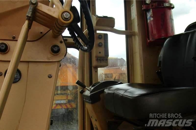 CAT 140H Niveleuse