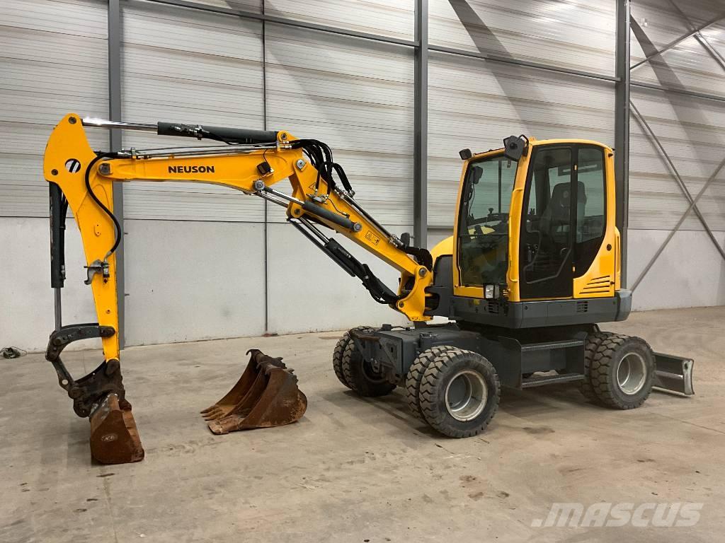 Neuson EW 65 Pelle sur pneus