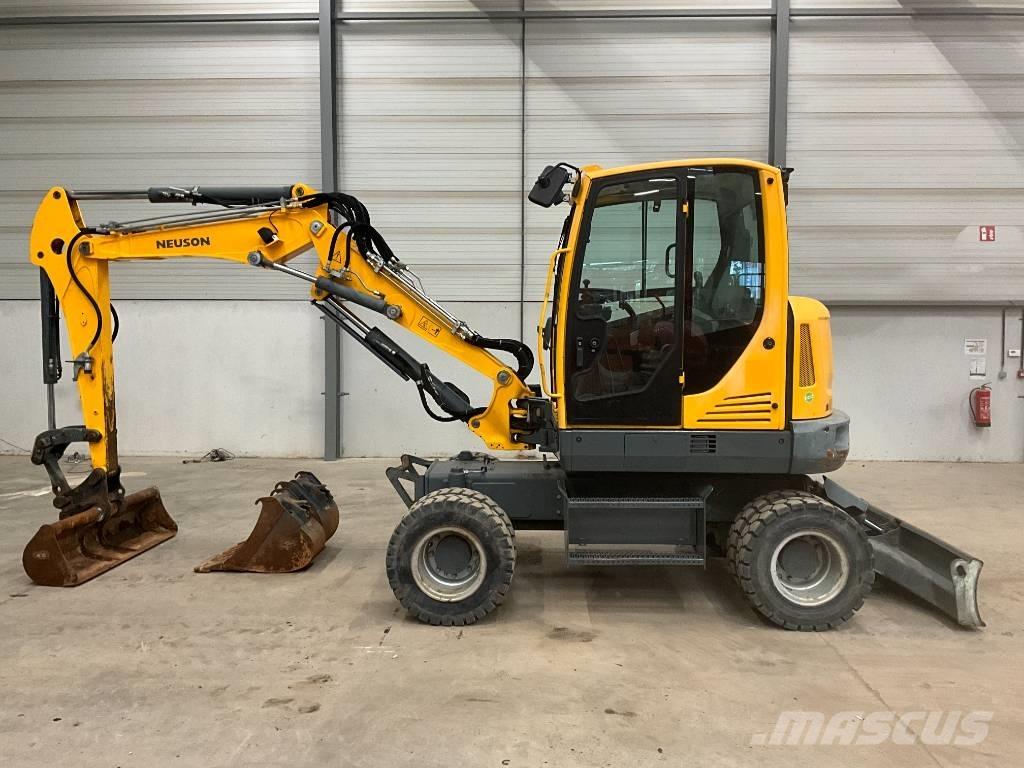 Neuson EW 65 Pelle sur pneus