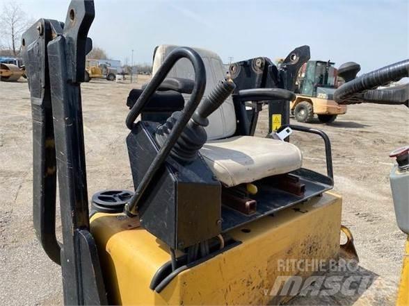 CAT CB24 Rouleaux monocylindre