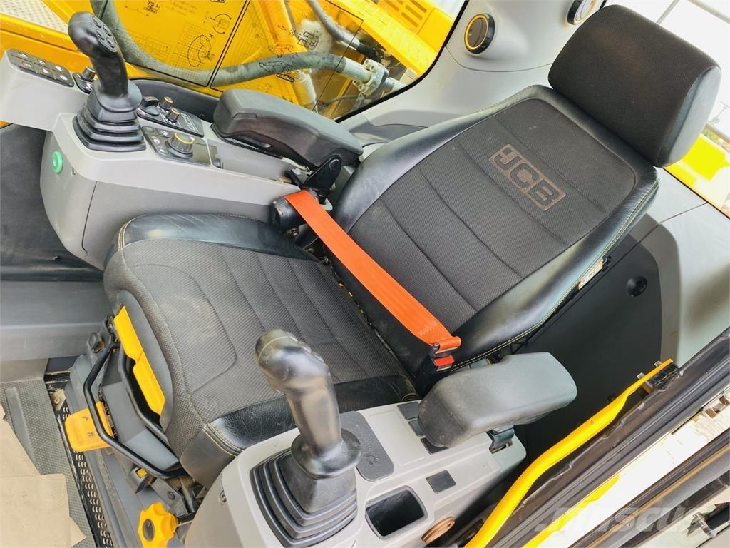 JCB 220XLC Pelle sur chenilles