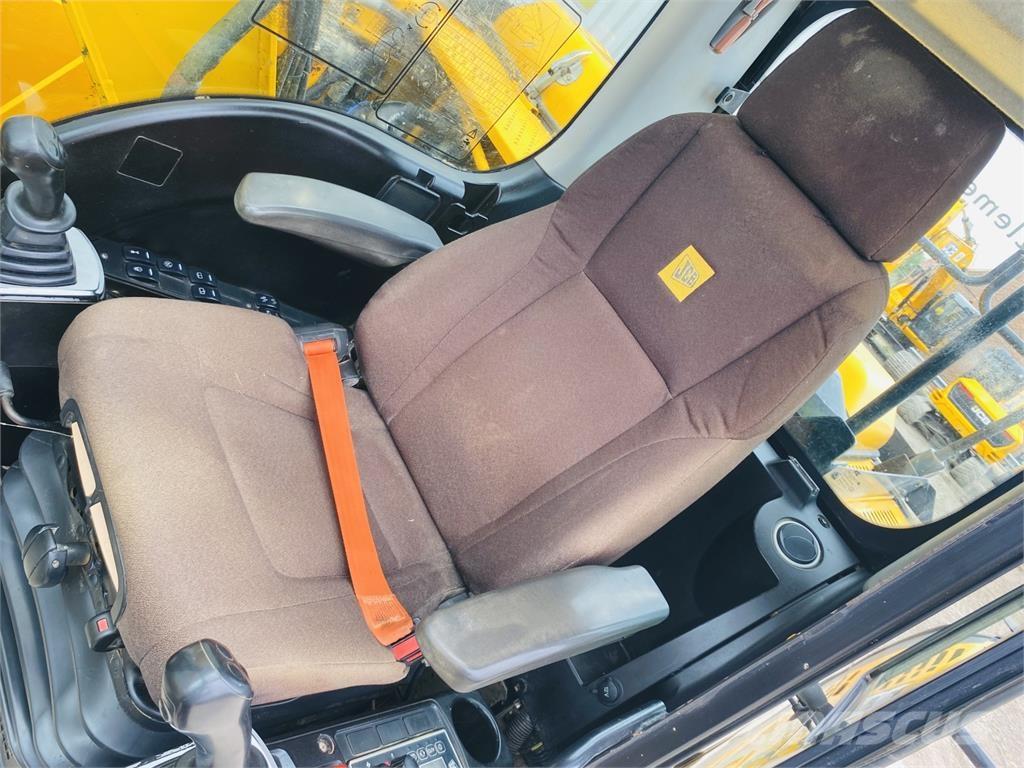 JCB JS130LC Pelle sur chenilles