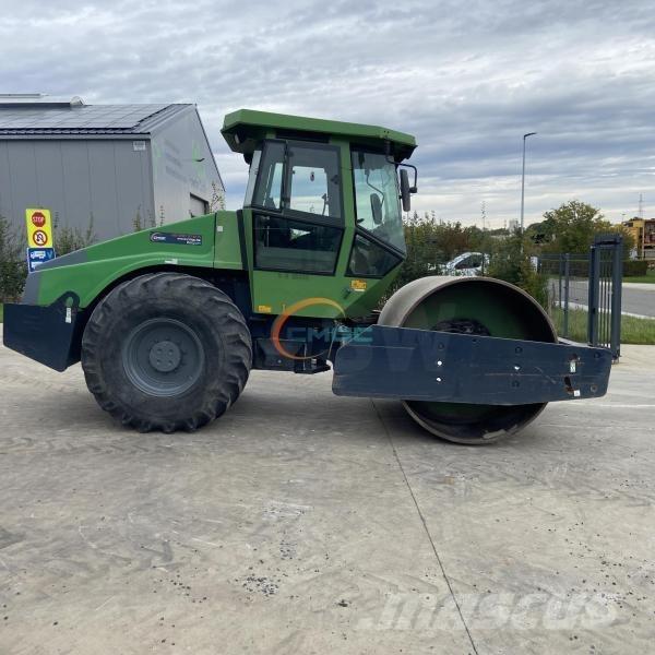 Dynapac CA302D Compacteur de sol