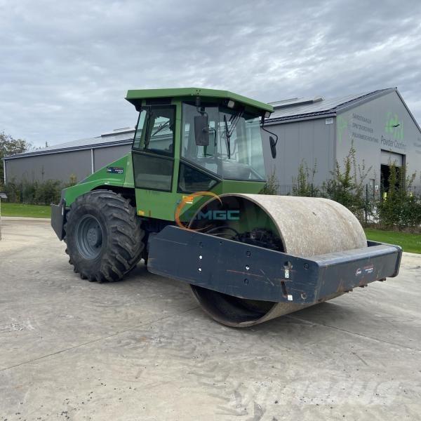 Dynapac CA302D Compacteur de sol