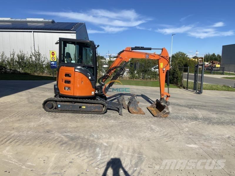 Hitachi ZX336 Pelle sur pneus