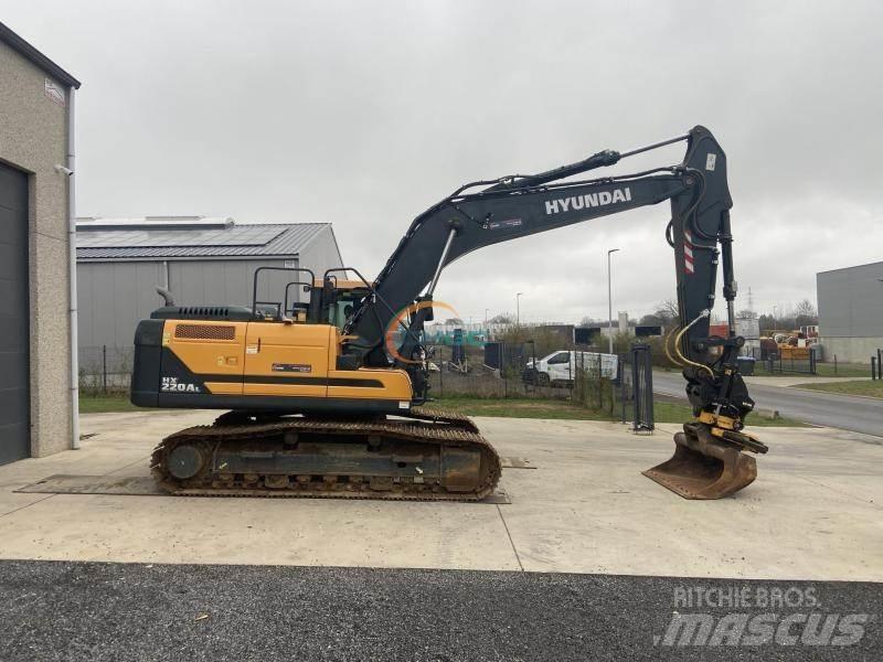 Hyundai HX220 L Pelle sur pneus
