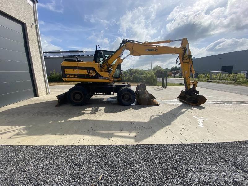 JCB JS145W Pelle sur pneus