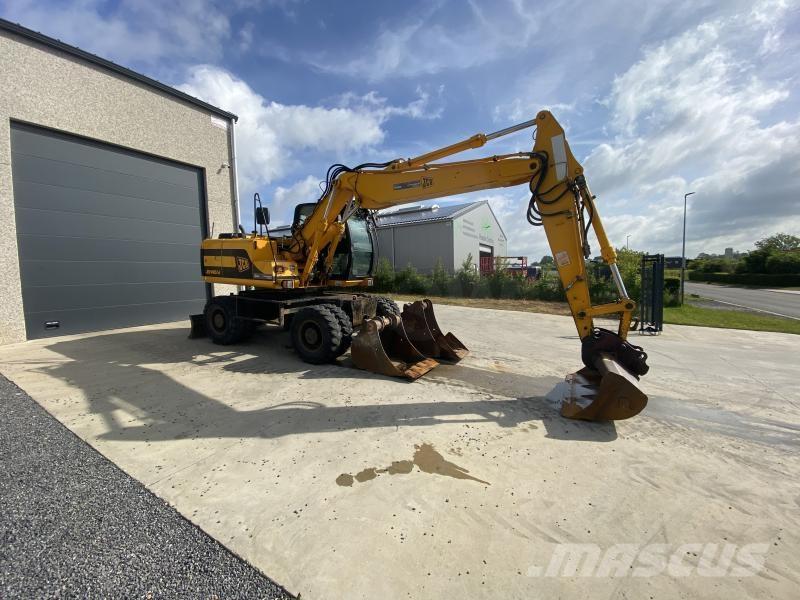 JCB JS145W Pelle sur pneus